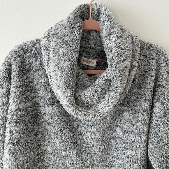 SO Cozy Gray Funnel Neck Plush Fleece Cowl Neck Pullover Top - Picture 2 of 16